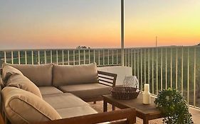 Casa Caraza. Un olivar con vistas al castillo de Juego de Tronos